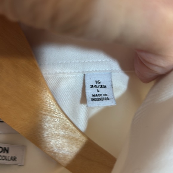 Calvin Klein Slim fit, infinite non-iron Ivory Shirt, Large - Picture 5 of 7